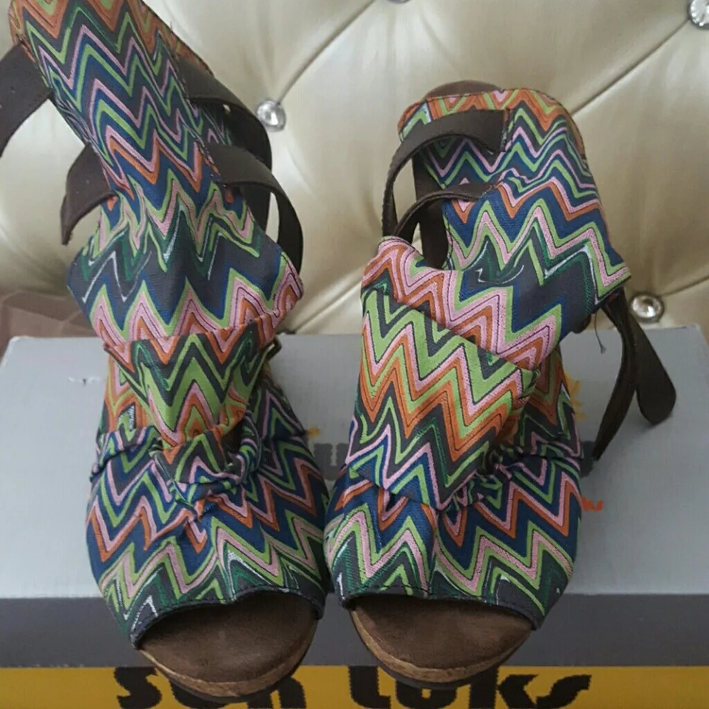 Size 8 beautiful wedge shoes